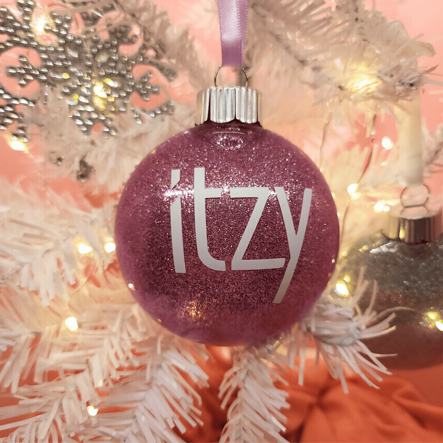 Itzy | Ornaments